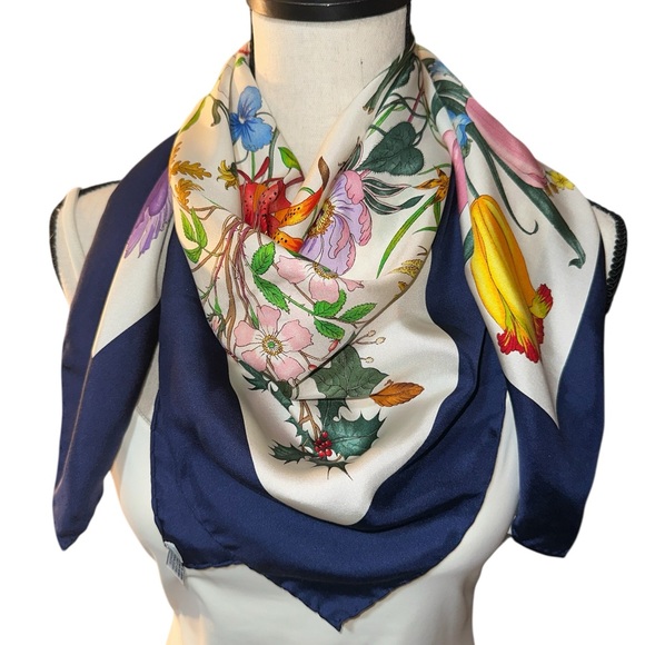 GUCCI Flora Silk Scarf New-In-Box - Navy 35 x 35 - Picture 1 of 5
